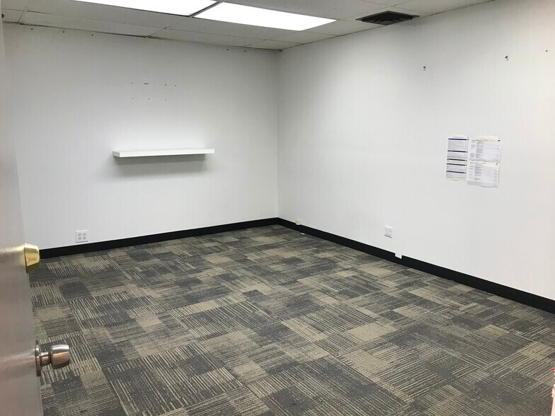 More Photos Of 733 Salem St, Glendale Manufacturing For Lease