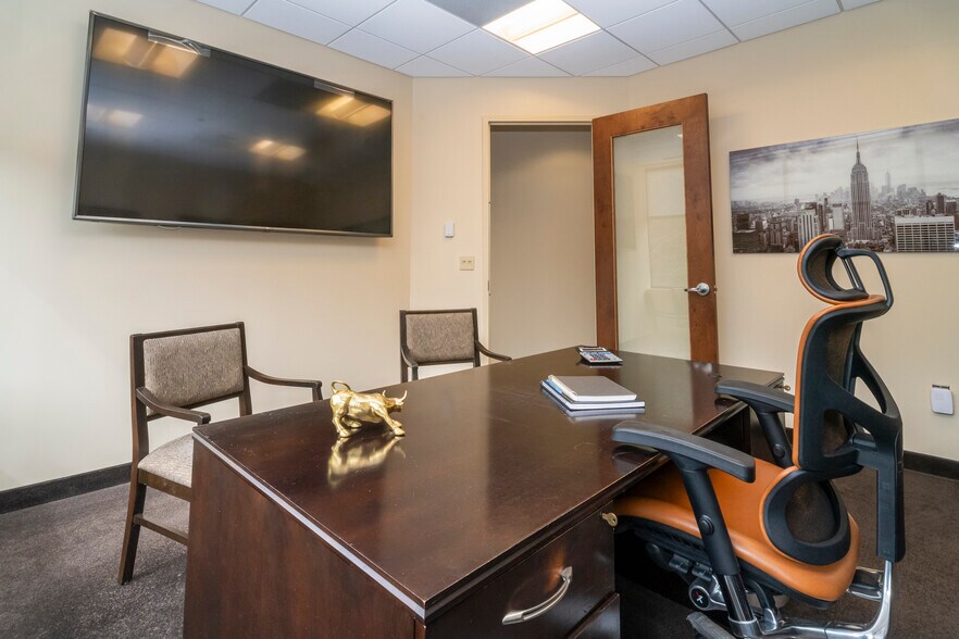 More Photos Of 7230 Lee Deforest Dr, Columbia Office For Lease