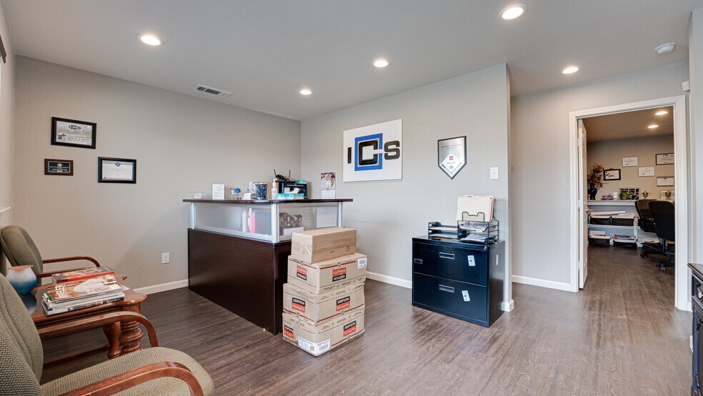 More Photos Of 350 English Trl, Venus Warehouse For Lease