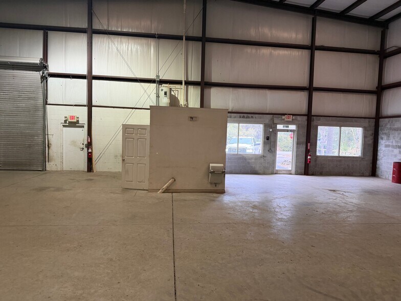 More Photos Of 6621 NW 16th St, Gainesville Distribution For Lease