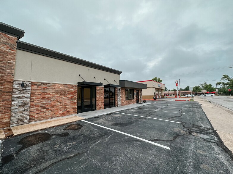 More Photos Of 120 Thompson Dr, Norman Storefront For Lease