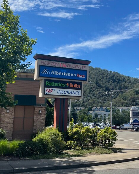 More Photos Of 3001-3019 NW Stewart Pky, Roseburg Unknown For Lease