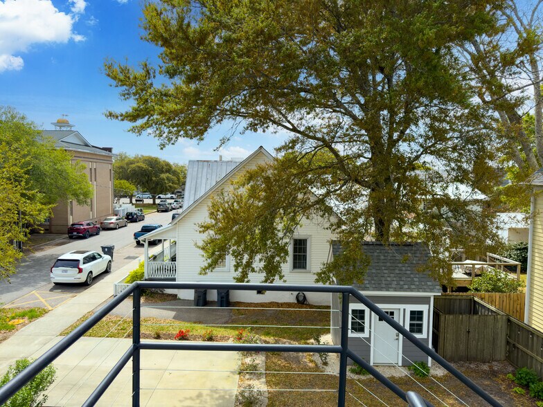 More Photos Of 119 N Davis St, Southport Hospitality For Sale