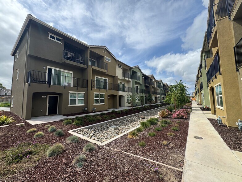 Primary Photo Of 116 Bundeson Dr, Hollister Apartments For Sale