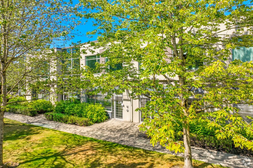 More Photos Of 3989 Henning Dr, Burnaby Research And Development For Lease