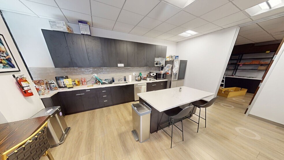 More Photos Of 14140-14144 Ventura Blvd, Sherman Oaks Loft Creative Space For Lease