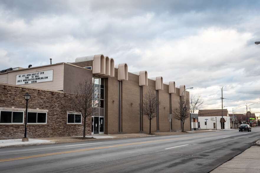 More Photos Of 3490 12 Mile Rd, Berkley Bowling Alley For Sale