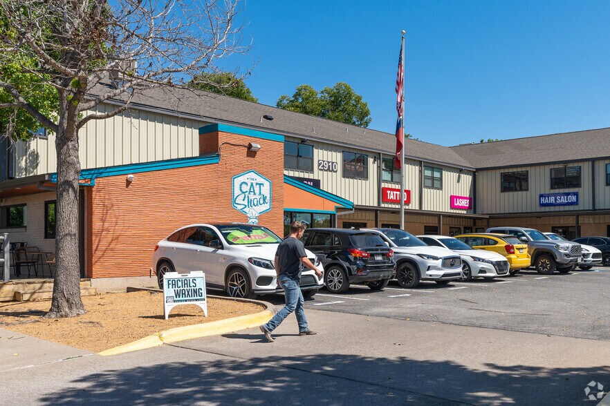 More Photos Of 2910 S Beckley Ave, Dallas Storefront Retail Office For Lease