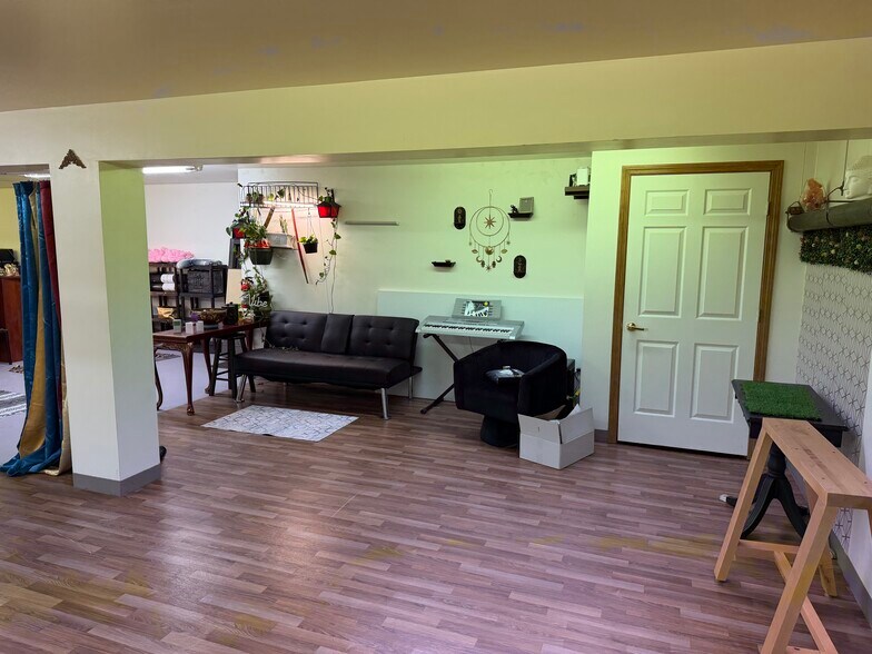 More Photos Of 73 Canal St, Millbury Showroom For Lease