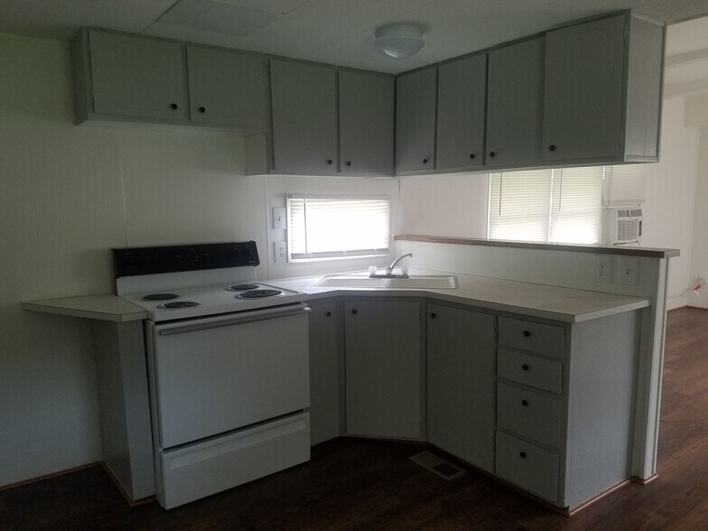 807 Edgemont Ave, Greenville, SC 29617 Manufactured Housing Mobile