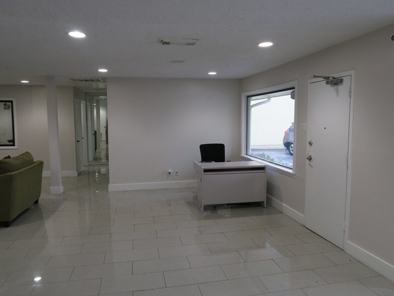 More Photos Of 5638 Star Ln, Houston Auto Dealership For Lease