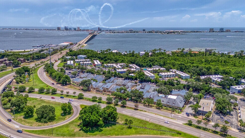 More Photos Of 913 Gulf Breeze Pky, Gulf Breeze General Retail For Sale