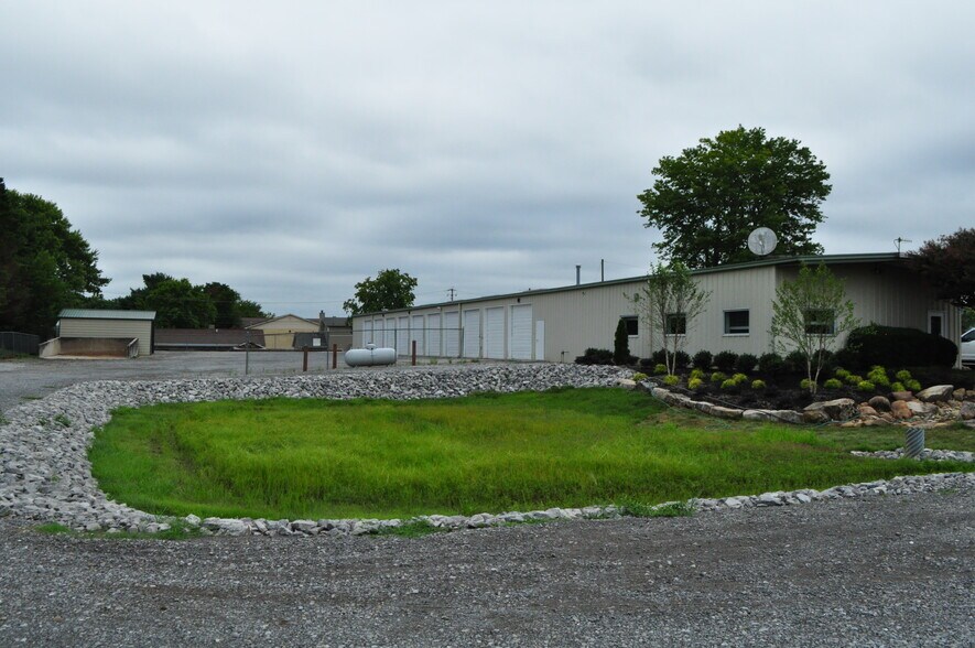 More Photos Of 2333 W Emory Rd, Powell Industrial For Sale
