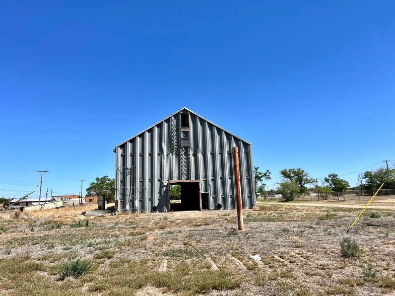 More Photos Of 402 Main Ave, Ralls Office For Sale