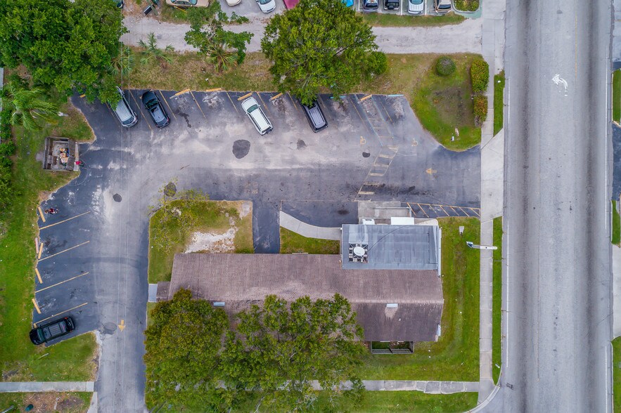 More Photos Of 2001 9th St, Bradenton Freestanding For Lease