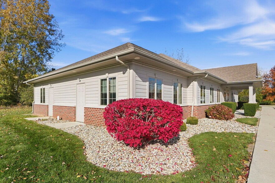 More Photos Of 2150 N Pointe Dr, Warsaw Office For Lease