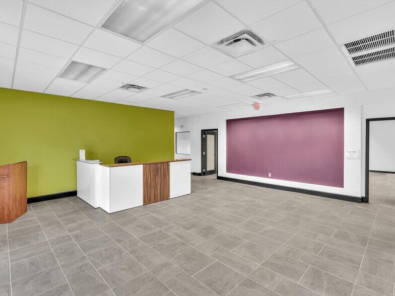More Photos Of 2200 N University Dr, Sunrise Warehouse For Lease