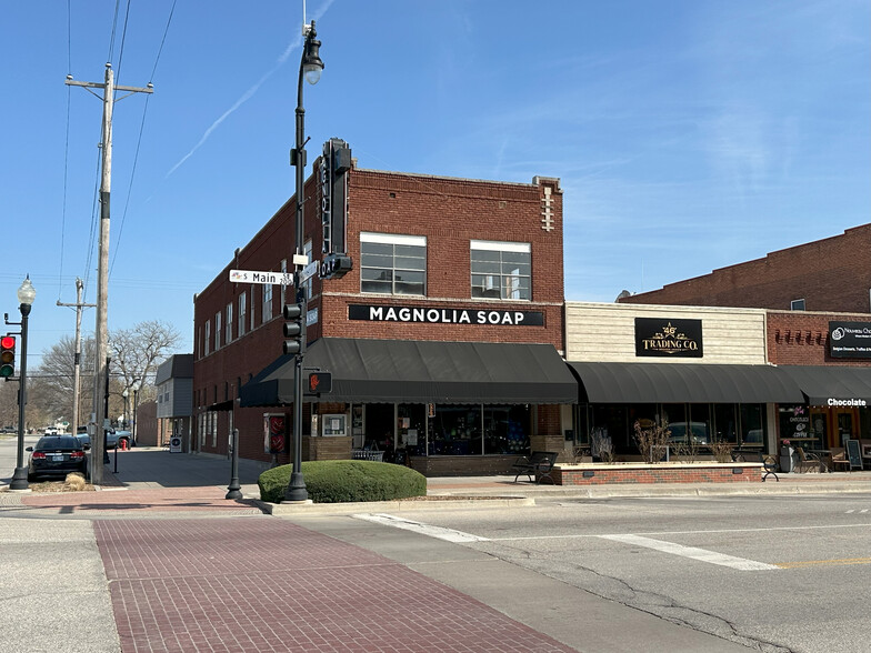 Primary Photo Of 201 S Main St, Broken Arrow Restaurant For Lease