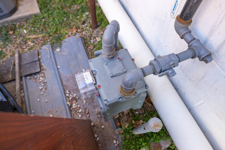 More Photos Of 115 N Main St, Lindsborg General Retail For Sale