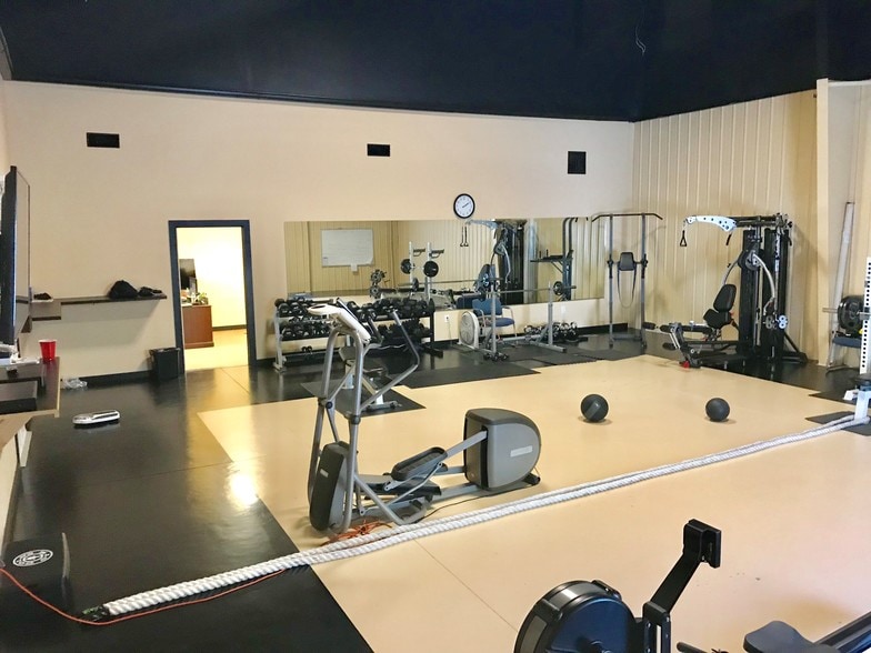 More Photos Of 230 Industrial Park Rd, Baldwin Warehouse For Lease