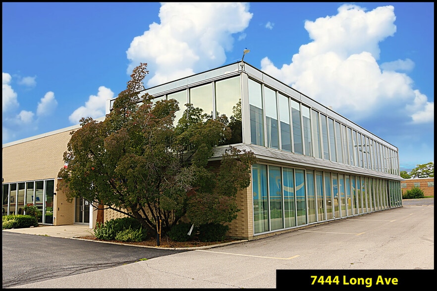 Primary Photo Of 7444 Long Ave, Skokie Flex For Sale
