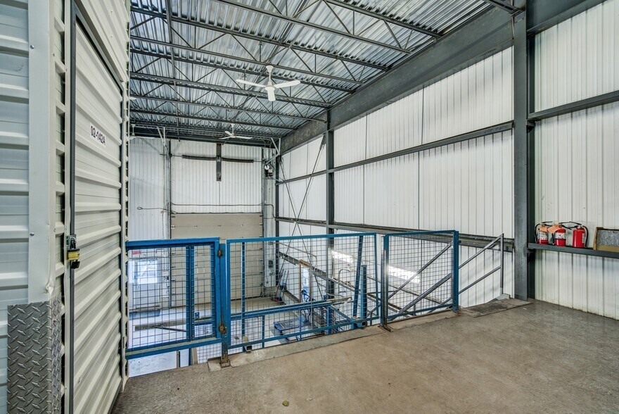 More Photos Of 1550-1560 Rue Michelin, Laval Self Storage For Sale