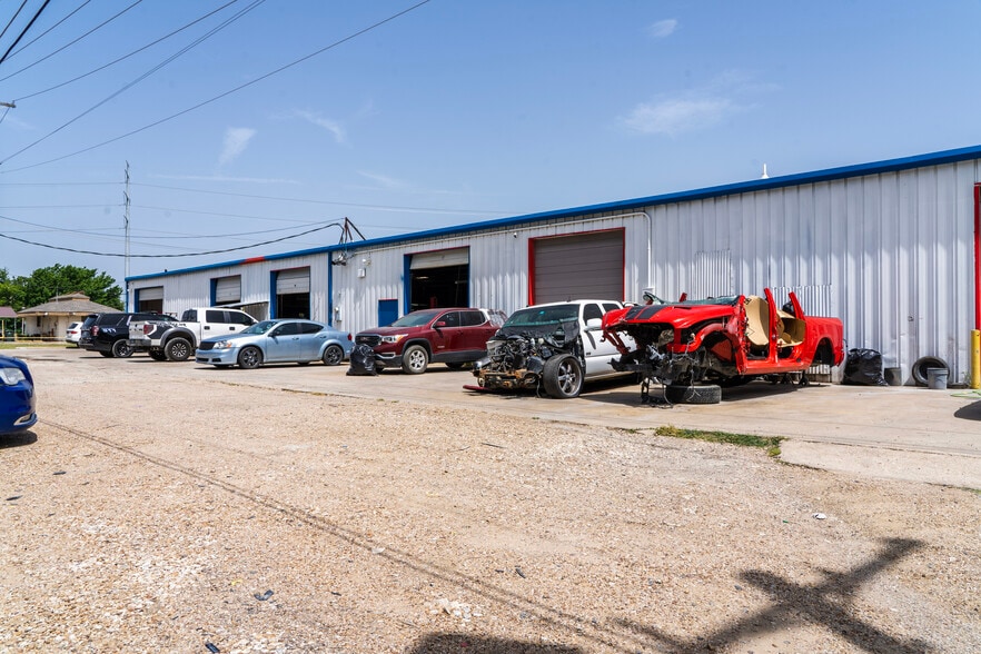 More Photos Of 308 W Avenue B, Garland Auto Repair For Sale