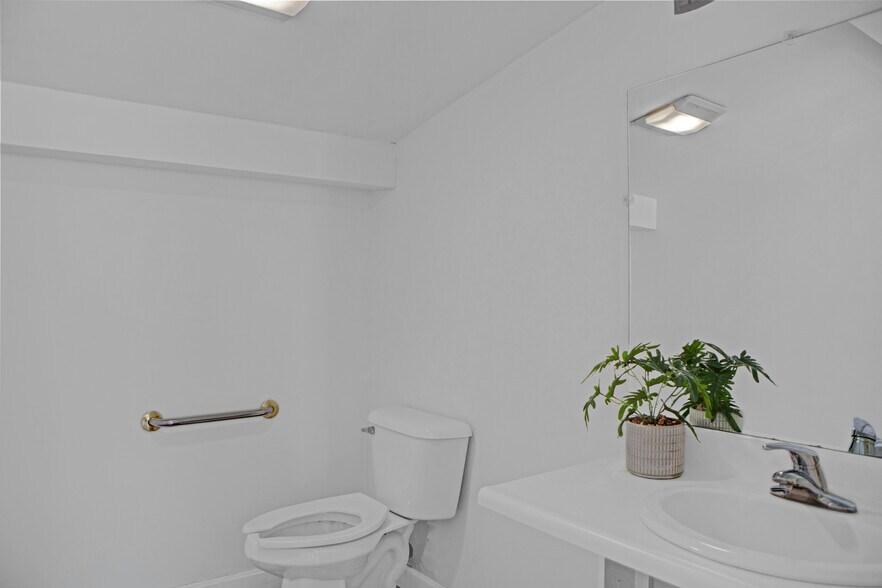 More Photos Of 165 Massachusetts Ave, Lunenburg Fast Food For Sale