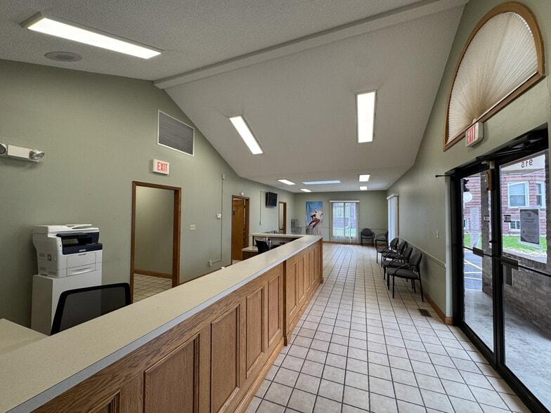 More Photos Of 915 N Main St, Bloomington General Retail For Sale