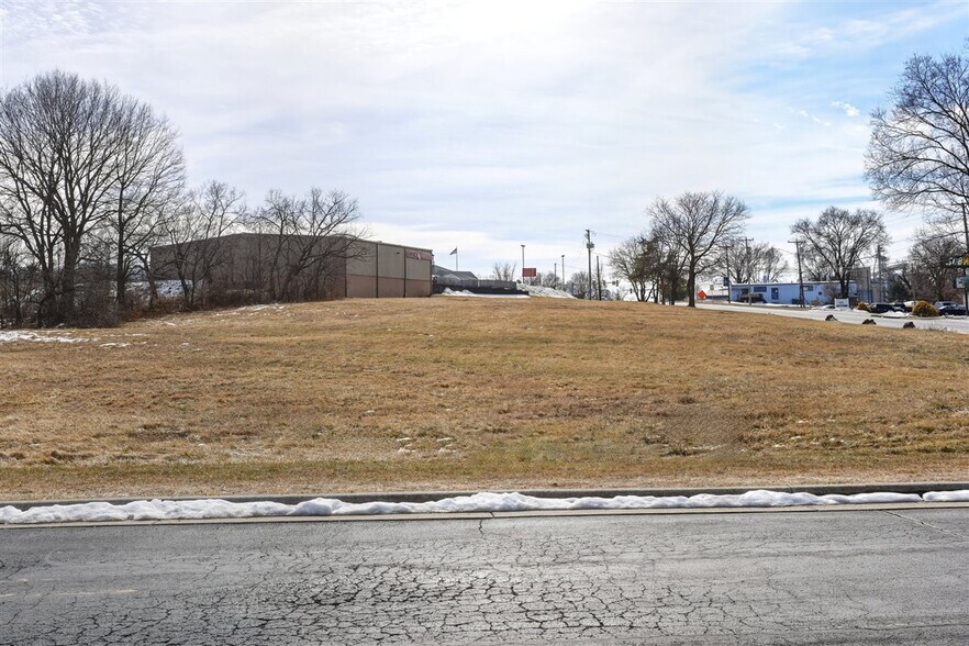 More Photos Of TBD South Main st, Broadway Land For Sale