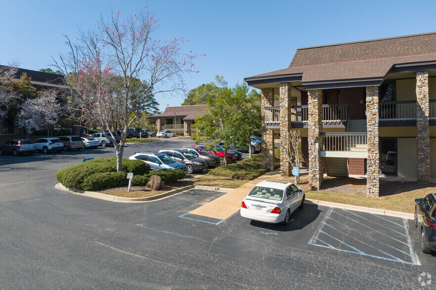 More Photos Of 300 Cahaba Park Cir, Birmingham Coworking Space