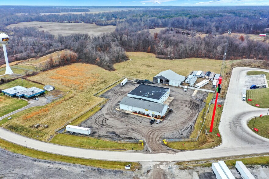 More Photos Of 1116 W County Road 450 N, Brazil Truck Terminal For Lease