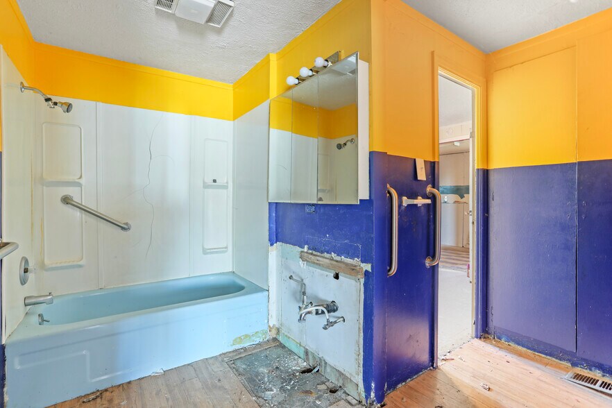 More Photos Of 6350 NE 66th Ave, Portland Flex For Sale