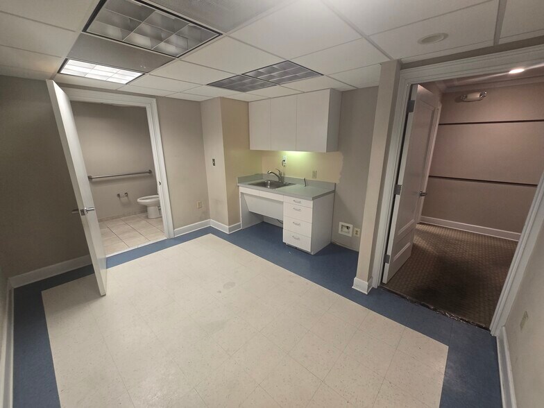 More Photos Of 4601 N Park Ave, Chevy Chase Apartments For Sale