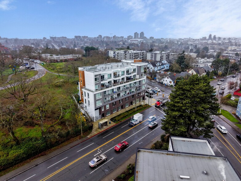 More Photos Of 1301 Hillside Av, Victoria Apartments For Sale