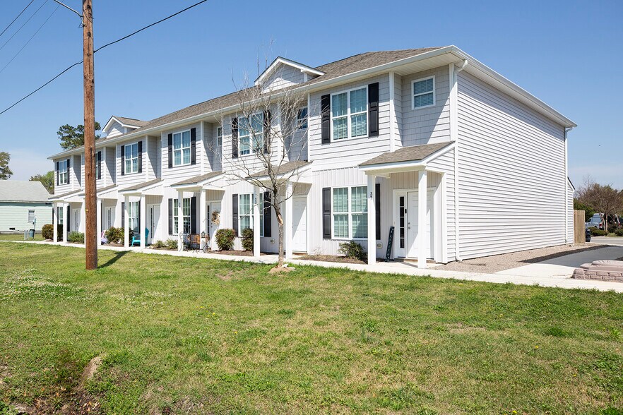 More Photos Of Village Rd @ Dresser Lane, Leland Apartments For Sale