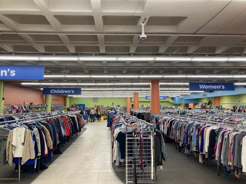 More Photos Of 700 Garfield Ave, Duluth Freestanding For Sale