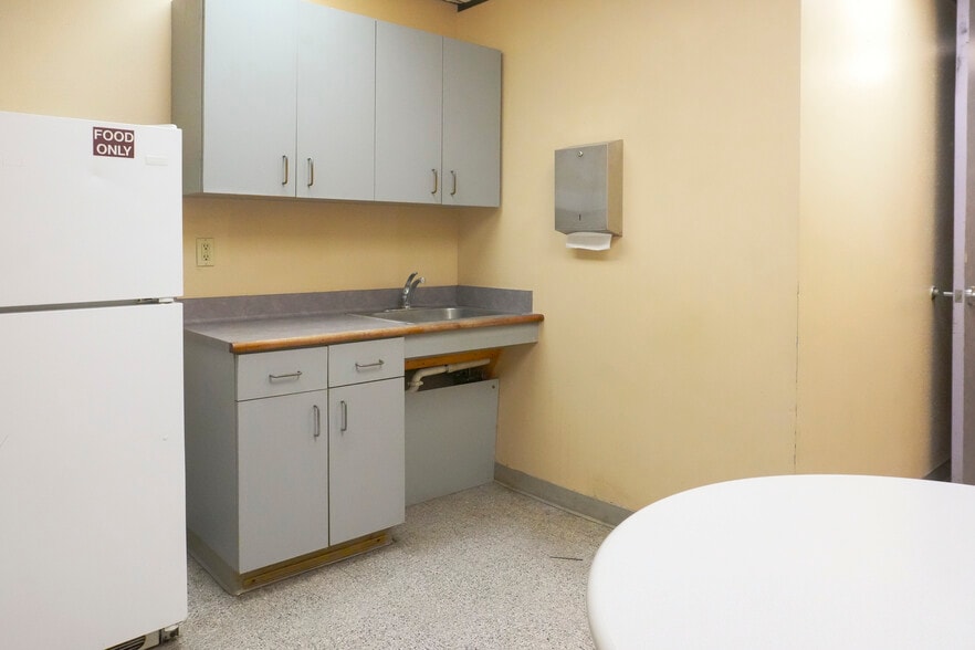 More Photos Of 11559 Leopard St, Corpus Christi Medical For Lease