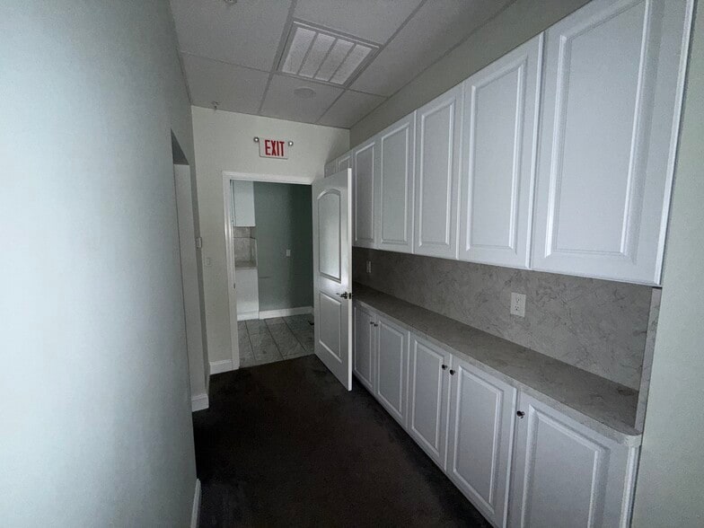 More Photos Of 213 Lake Ave, Saint James Storefront Retail Office For Lease