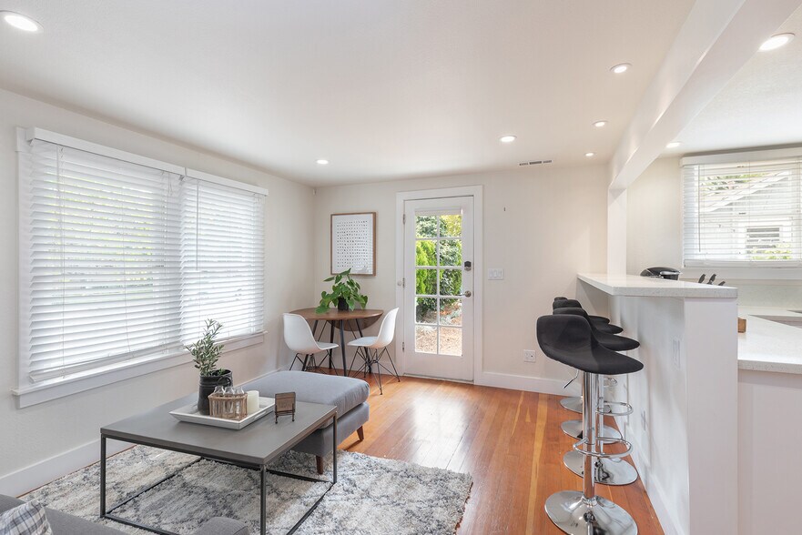 More Photos Of 1030 G St, Napa Apartments For Sale