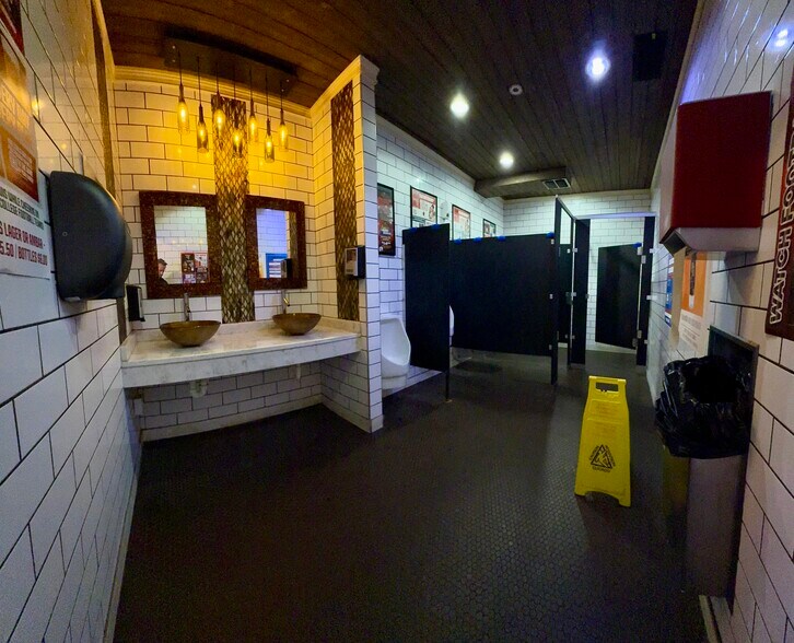 More Photos Of 6365 Peachtree Industrial Blvd, Atlanta Restaurant For Sale