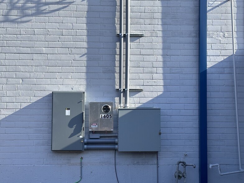 More Photos Of 1605 Cottonwood, Bay City Warehouse For Sale