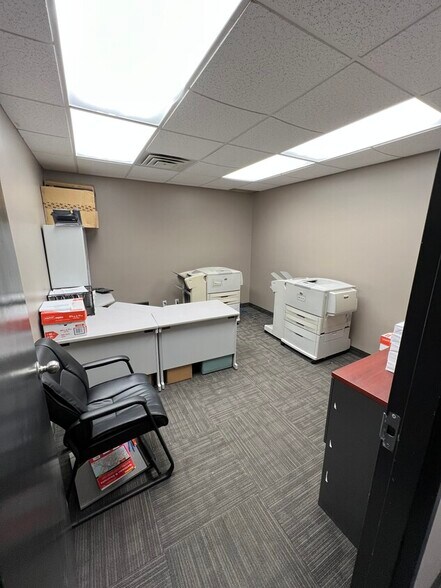 More Photos Of 5977 Hazeldean Rd, Ottawa Warehouse For Lease