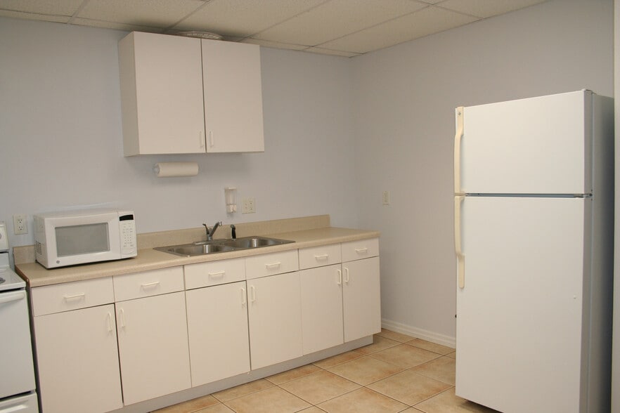 More Photos Of 4126 Louis Ave, Holiday Warehouse For Sale