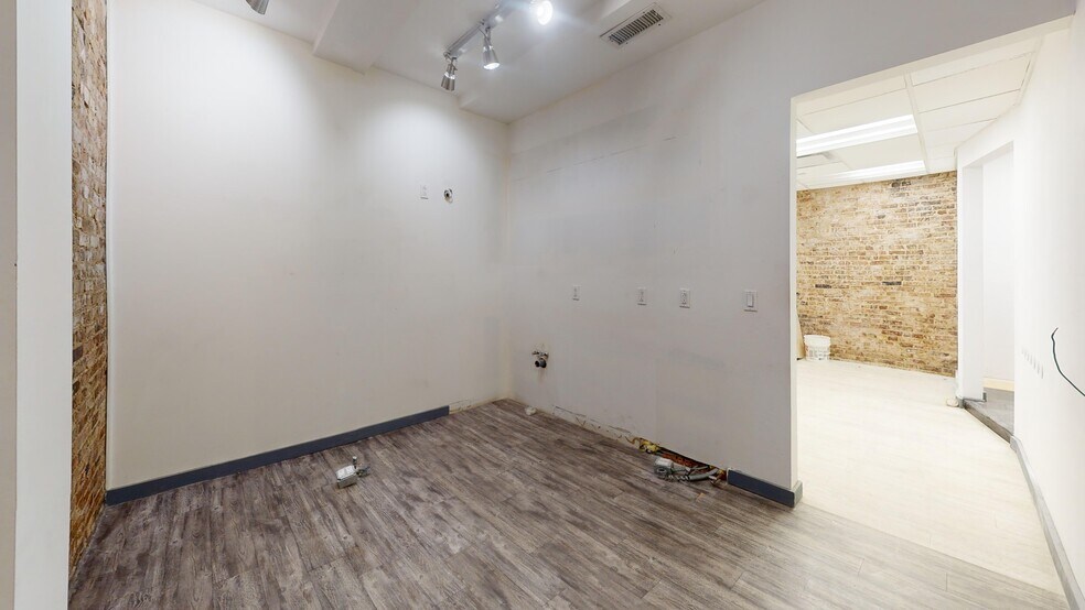 More Photos Of 20 Warren St, New York Medical For Lease