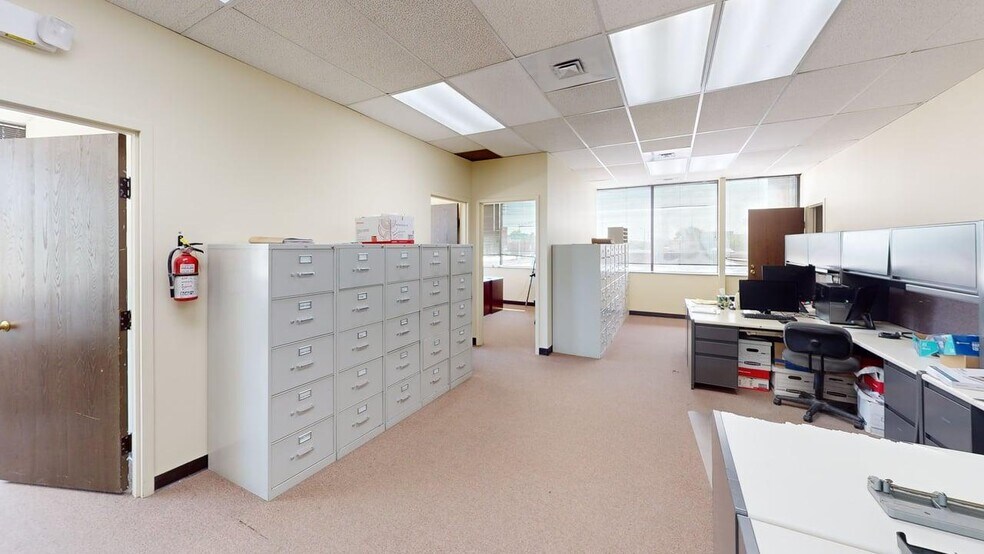 More Photos Of 1235 E Davis, Arlington Heights Office For Lease