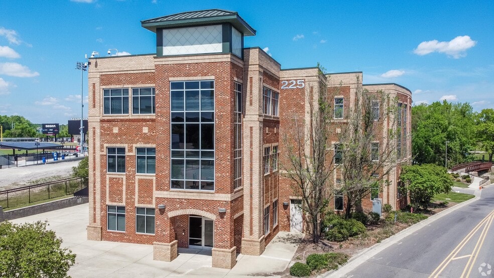 More Photos Of 225 Ray Ave, Fayetteville Unknown For Lease