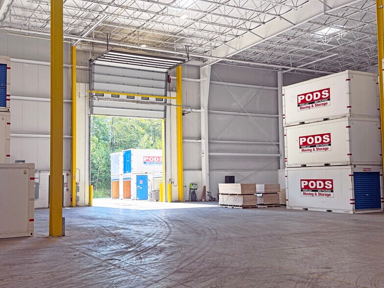 More Photos Of 6 Commerce St, Gardiner Manufacturing For Lease