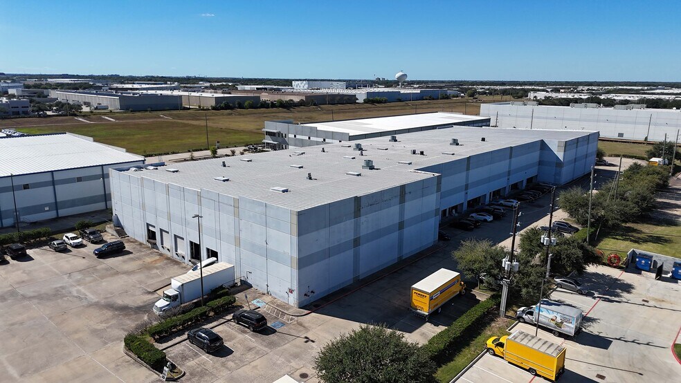 More Photos Of 12010 Dairy Ashford, Sugar Land Distribution For Lease