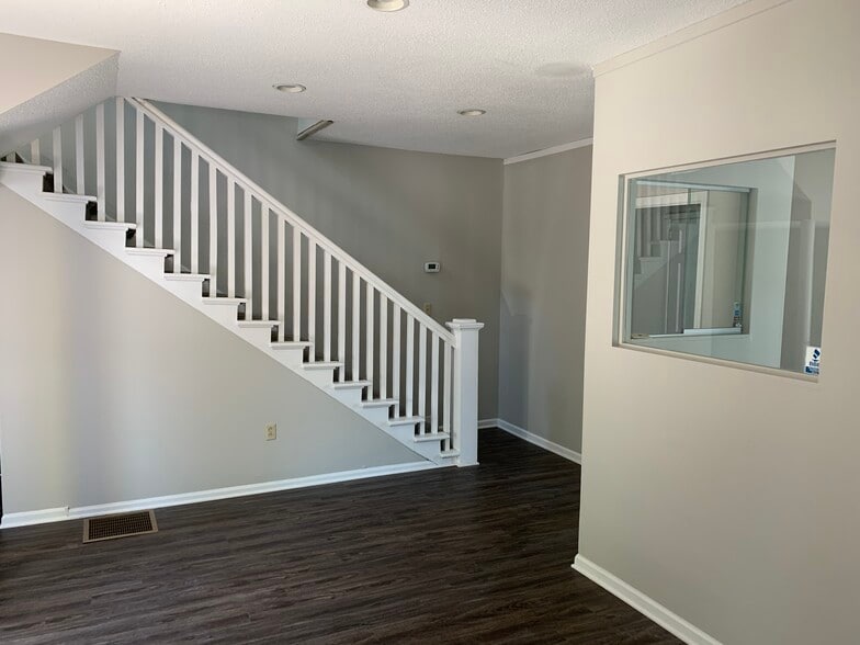 More Photos Of 710 Laurens Rd, Greenville Office For Sale